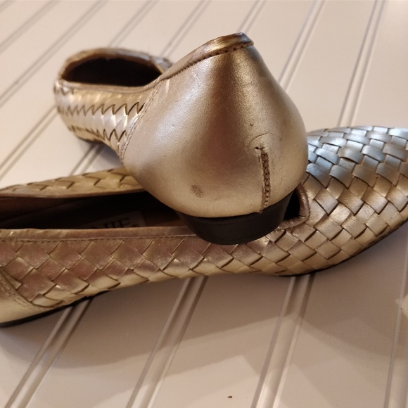 *Vintage* Connie gold woven leather flats - Picture 7 of 7